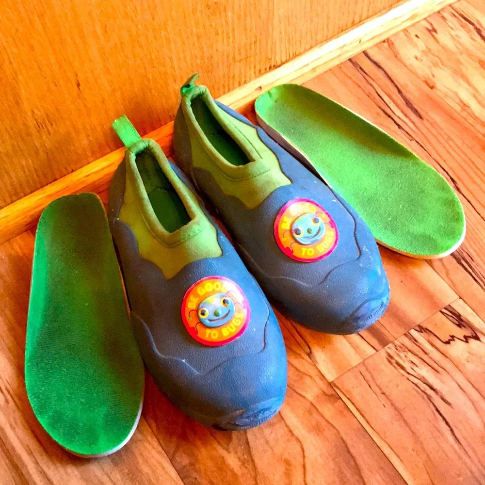 Sunny patch kids size 11 sturdy rubber garden clogs shoes blue bugs fun cute